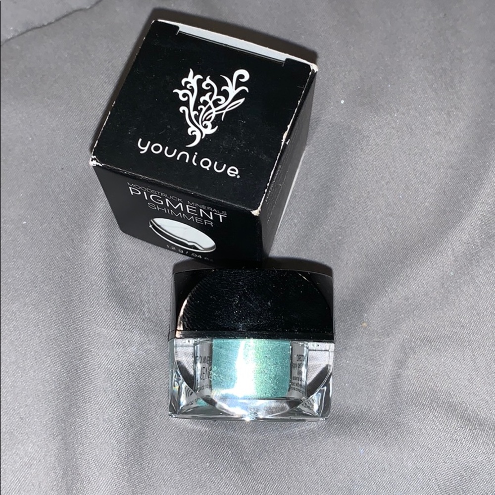 Moodstruck mineral pigment